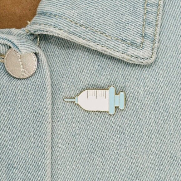 ✨Metal Plated Enamel Work Drum USP Lapel for Doctors Brooch Pin✨ - Picture 1 of 5